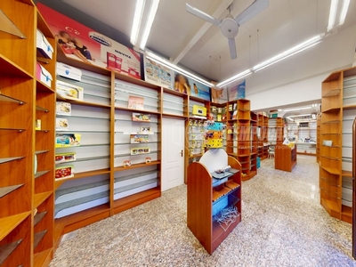 Vendita Locale Commerciale Via Genova, 30, Albenga