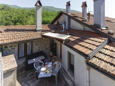 Appartamento con vista sulle montagne con letto per bambini e caminetto