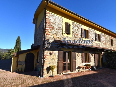 Villa bifamiliare in vendita a Serravalle Pistoiese Pistoia