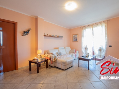 Bilocale in Via Ticino snc, Romentino, 1 bagno, garage, 76 m²