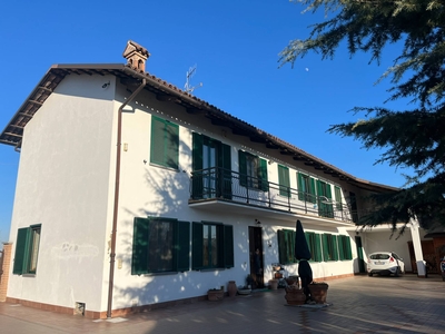 Casa indipendente con terrazzo a Castagnito