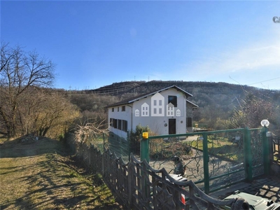 Casa indipendente con terrazzo, Val di Chy alice superiore