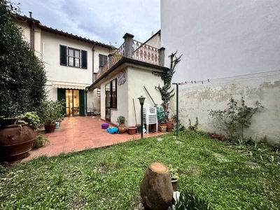 Casa Indipendente in Vendita ad Sesto Fiorentino - 420000 Euro