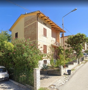 Casa indipendente in Via San Bartolo 17, Gubbio, 5 locali, 2 bagni
