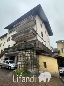 Edificio-Stabile-Palazzo in Vendita ad Bronzolo - 1100000 Euro