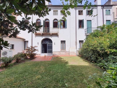 Edificio-Stabile-Palazzo in Vendita ad Rovigo - 650000 Euro