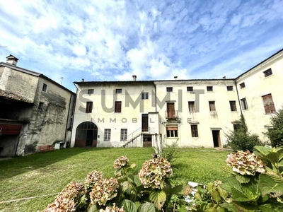 Edificio-Stabile-Palazzo in Vendita ad San Vito di Leguzzano - 319000 Euro