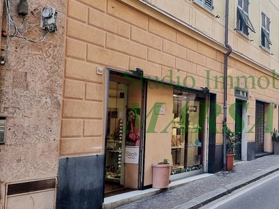 Nervi, Piazzetta Pittaluga, negozio ristrutturato di mq. 40