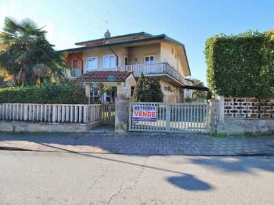 Porzione di casa in Via Divisione Julia 34, Gambellara, 11 locali