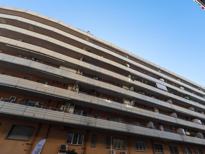 Quadrilocale a Salerno, 2 bagni, posto auto, 145 m², 3° piano