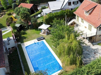 Rivalta Di Torino (TO): Villa unifamiliare con piscina