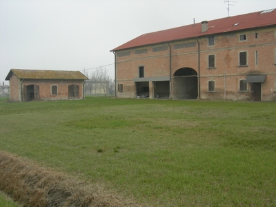 Rustico a Cadelbosco di Sopra, 8 locali, 600 m², 1° piano in vendita