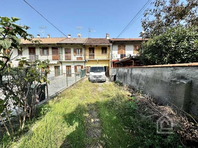 Rustico-Casale-Corte in Vendita ad Chivasso - 49000 Euro