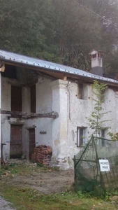 Rustico-Casale-Corte in Vendita ad Feltre - 15000 Euro