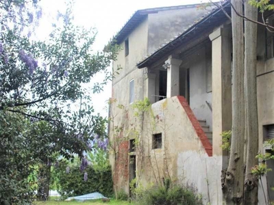 Rustico-Casale-Corte in Vendita ad Pontedera - 80000 Euro