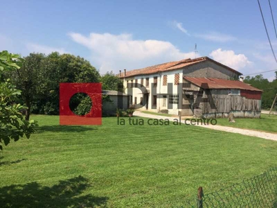 Rustico-Casale-Corte in Vendita ad Trevignano - 99000 Euro