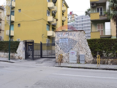 Trilocale in Via Consalvo, Napoli, 1 bagno, 70 m², piano rialzato