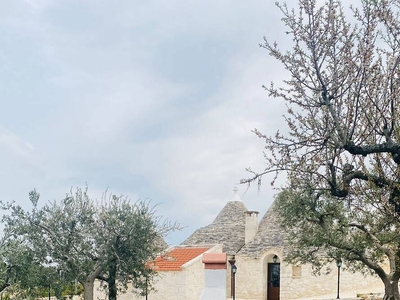 Trullo with private pool and parking 5 minutes from the Trulli area