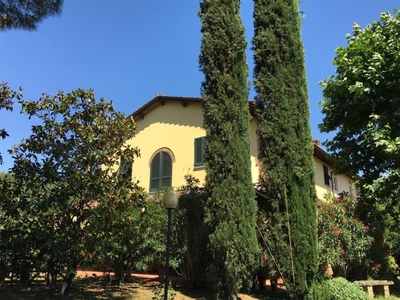 Villa a Calcinaia, 9 locali, 4 bagni, giardino privato, arredato