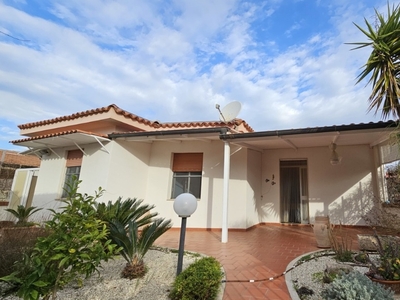 Villa a Modica, 4 locali, 1 bagno, arredato, 80 m², ultimo piano