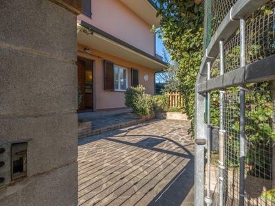 Villa a schiera a Bientina, 5 locali, 2 bagni, giardino privato