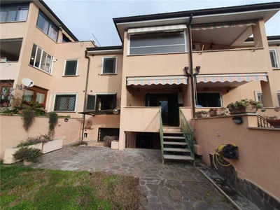 Villa a Schiera in Vendita ad Roma - 360000 Euro