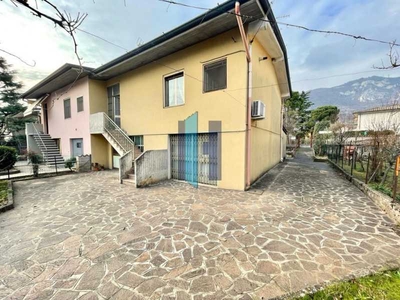 Villa Bifamiliare in Vendita ad Botticino - 169000 Euro