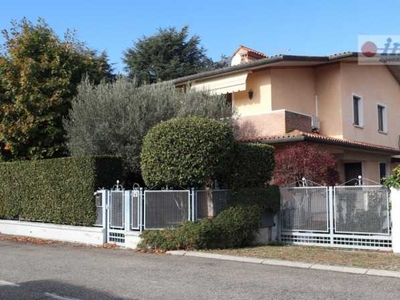 Villa Bifamiliare in Vendita ad Cassola - 295000 Euro