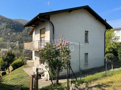 Villa Bifamiliare in Vendita ad Como - 400000 Euro