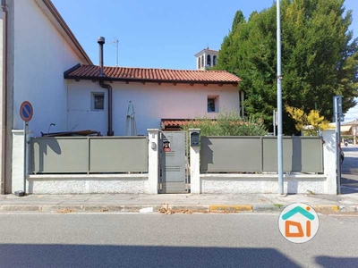 Villa Bifamiliare in Vendita ad San Canzian D`isonzo - 155000 Euro