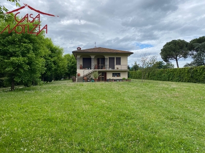 Villa con terrazzo, Capannori lammari