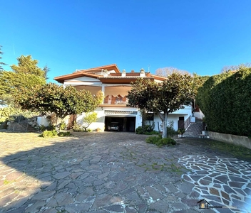 Villa in Vendita a Forano via rocchette