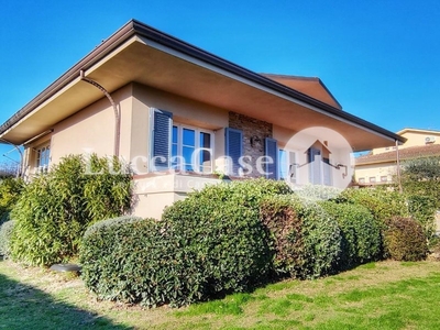 Villa in Vendita a Lucca, zona Monte San Quirico, 990'000€, 320 m²