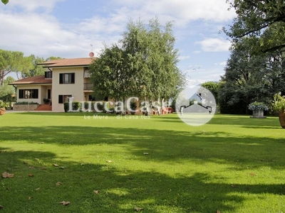 Villa in Vendita a Lucca, zona Picciorana, 850'000€, 520 m², con Box