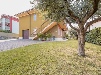 Villa in Vendita ad Lazise - 790000 Euro
