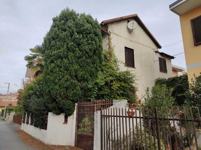 Villa in Vendita ad Moncalieri - 370000 Euro