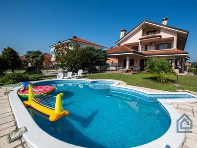 Villa in Vendita ad Volpiano - 365000 Euro