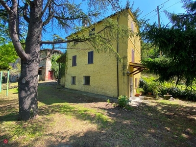 Villa in Vendita in Strada Comunale della Villa a Terenzo