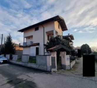 Villa in Via Arturo Toscanini 20, Bellinzago Novarese, 9 locali