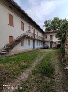 Villa QuadriFamiliare in Vendita ad Schio
