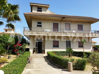 Villa singola in Via Sorda Scicli, Modica, 10 locali, 4 bagni, con box