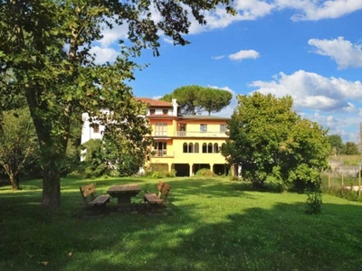 Villa Trifamiliare in Vendita ad San Michele al Tagliamento - 1300000 Euro