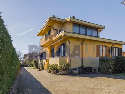 Villa unifamiliare in vendita a Seveso