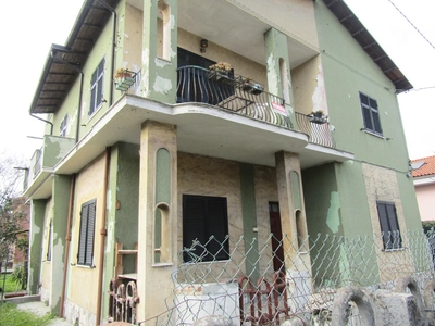 Casa indipendente con giardino, Carrara avenza