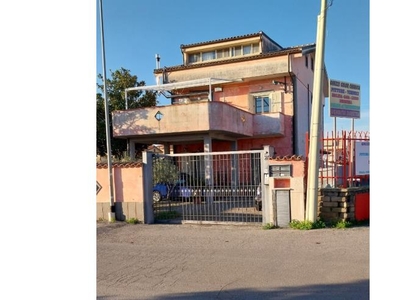 Palazzo/Stabile in vendita a Albano Laziale, Via dei Piani di Monte Savello 26