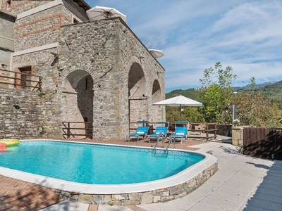 Appartamento con terrazza privata e piscina