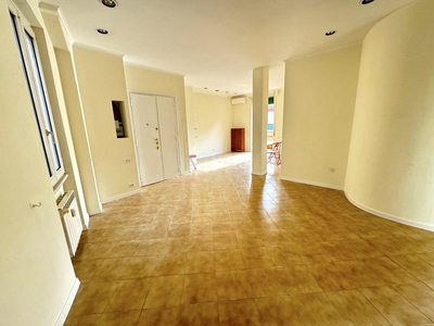 Appartamento di 100 mq in affitto - Roma