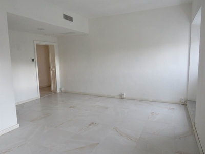 Appartamento in Affitto a Livorno, 1'600€, 200 m²