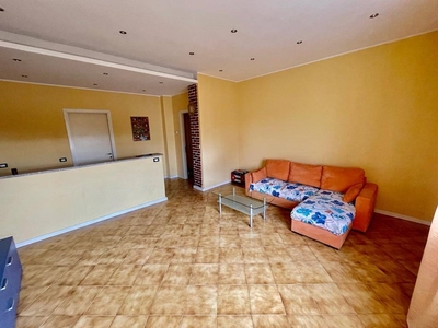 Appartamento in Vendita a Alessandria, zona Cristo, 59'000€, 90 m²