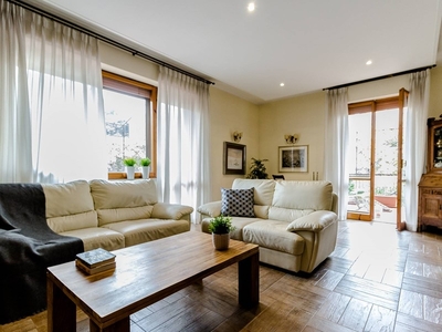 Appartamento in Vendita a Chieti, zona Filippone, 230'000€, 208 m²